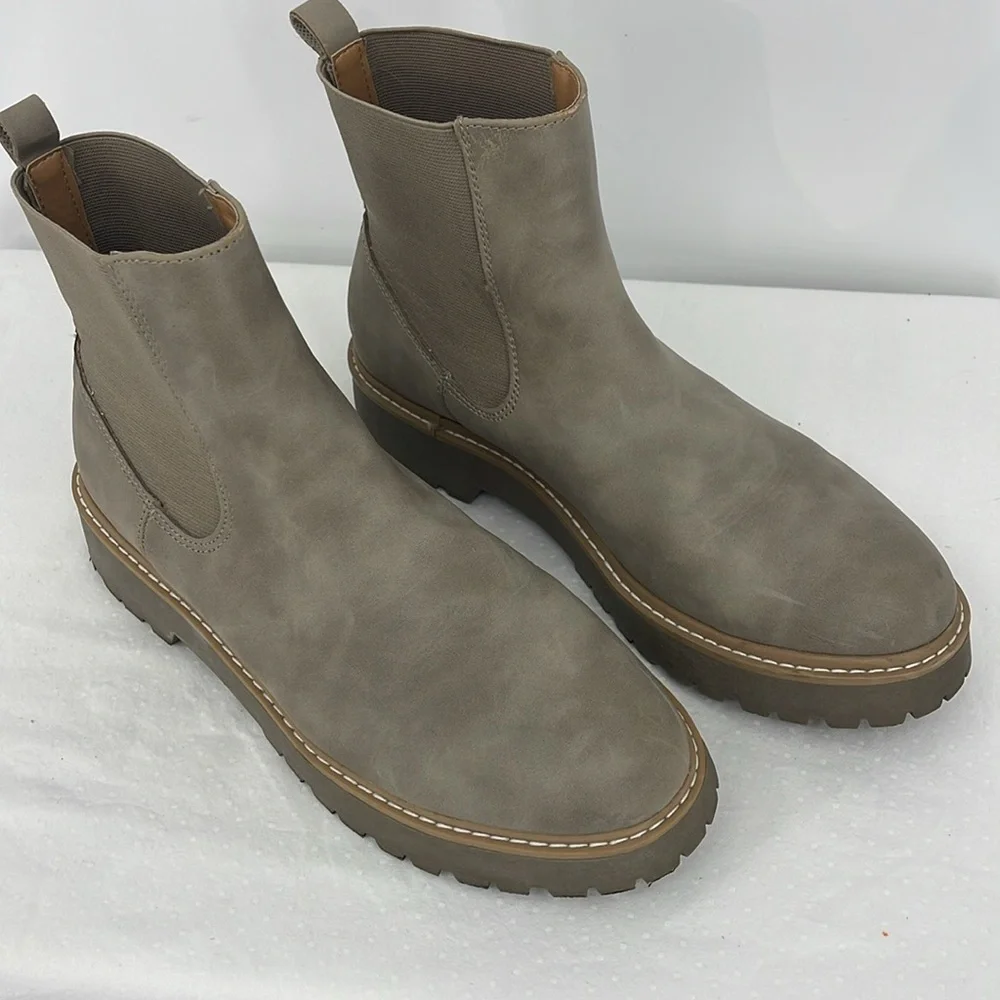 DOLCE VITA LOBERA SIZE 10  Gray Chelsea Boots